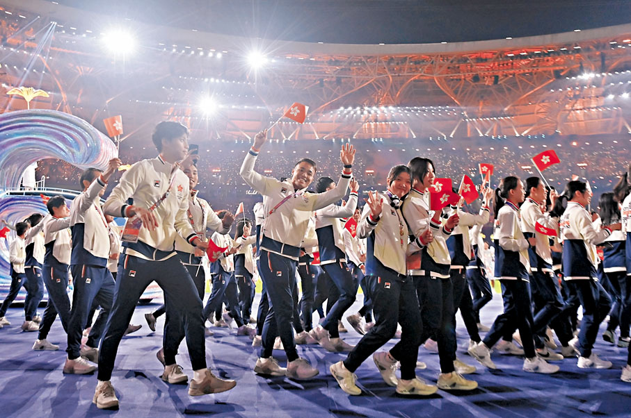 ◆中國香港運動員在閉幕式上。  新華社