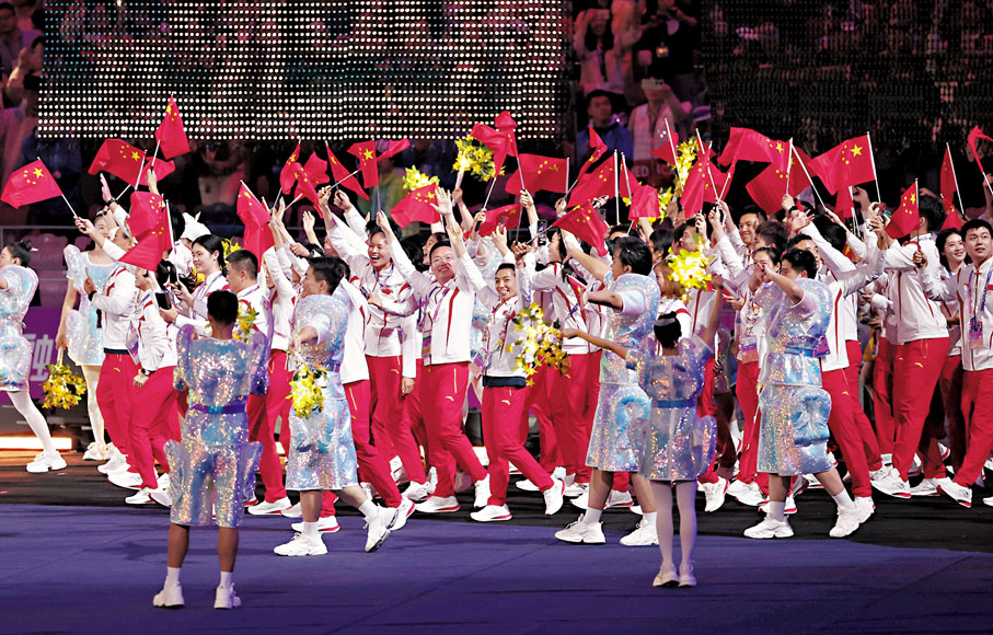 ◆中國體育代表團在閉幕式上入場。 新華社