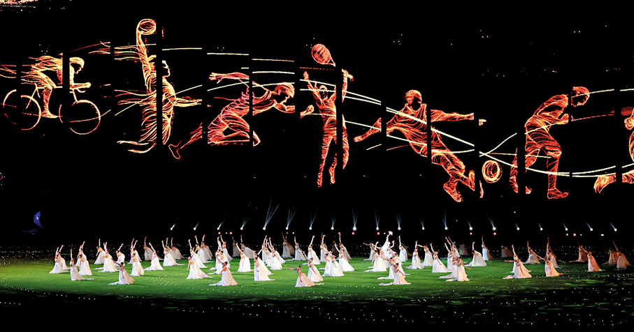 ◆ 10月8日，演員在閉幕式現場表演。 新華社