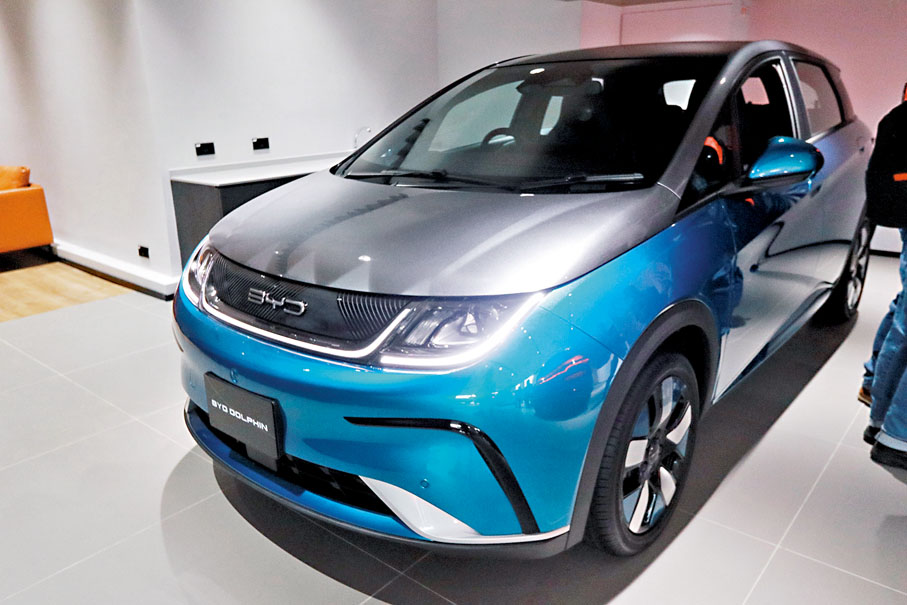 【BYD DOLPHIN（海豚）】同樣採用比亞迪專利的刀片電池，提高了電池的安全性。其中Dynamic Standard版本，續航410公里；Premium Extended版本，續航490公里，一換一意向價分別為19.1萬（未連稅）及23.6萬元（未連稅）。