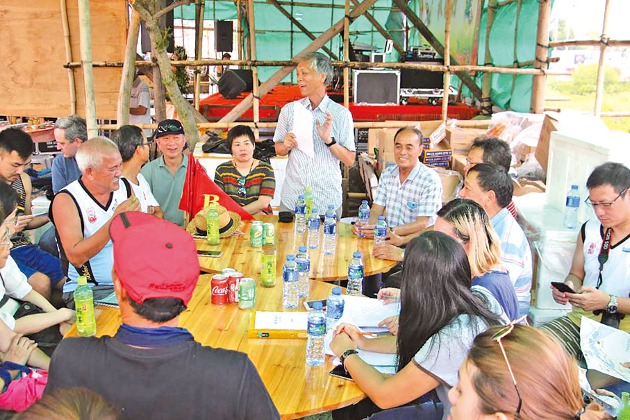 ◆ 廖迪生帶領學生參與民間傳統慶典活動，讓學生與傳承人交流傳承心得。