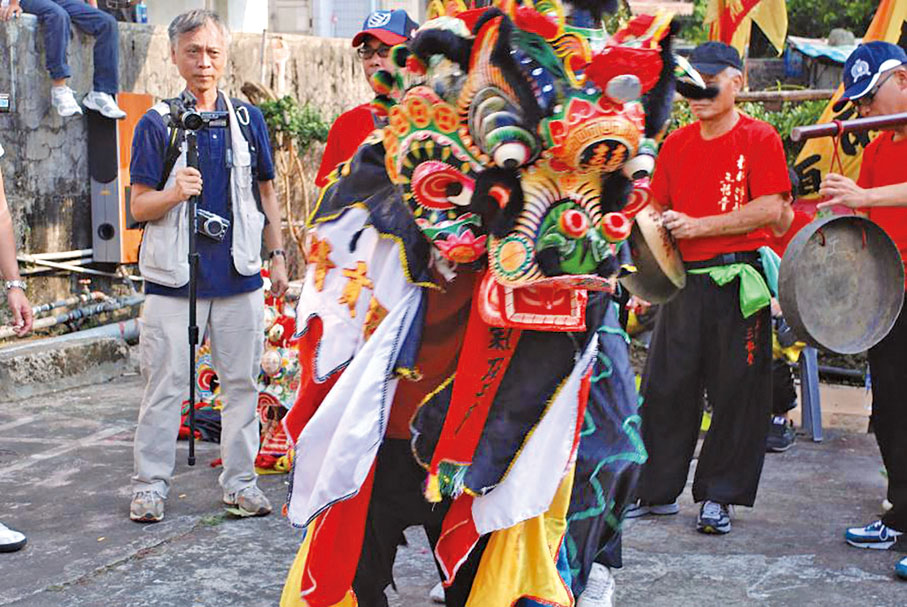 ◆ 廖迪生親身記錄非遺的「活態傳承」狀況，亦期望新一代能積極擔當起傳承人的身份，繼續保存及延續非遺。