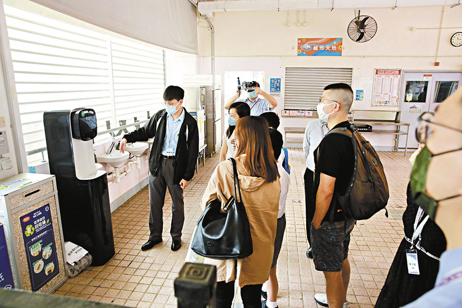 ◆ 學校增設「智能飲水機」讓學生減少即棄水樽的使用。