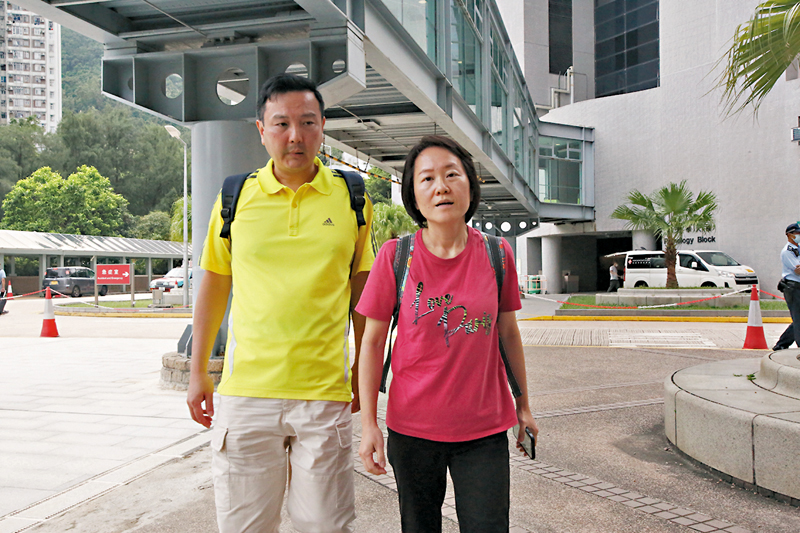 ◆曾憲哲父母見傳媒。