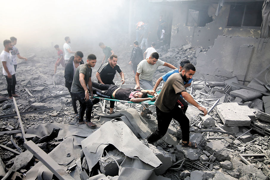 ◆在以軍空襲下，加沙有大量民眾被埋。 美聯社