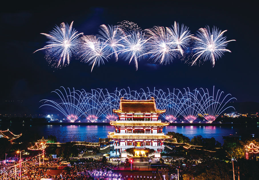 ◆ 杜甫江閣焰火璀璨。受訪單位供圖