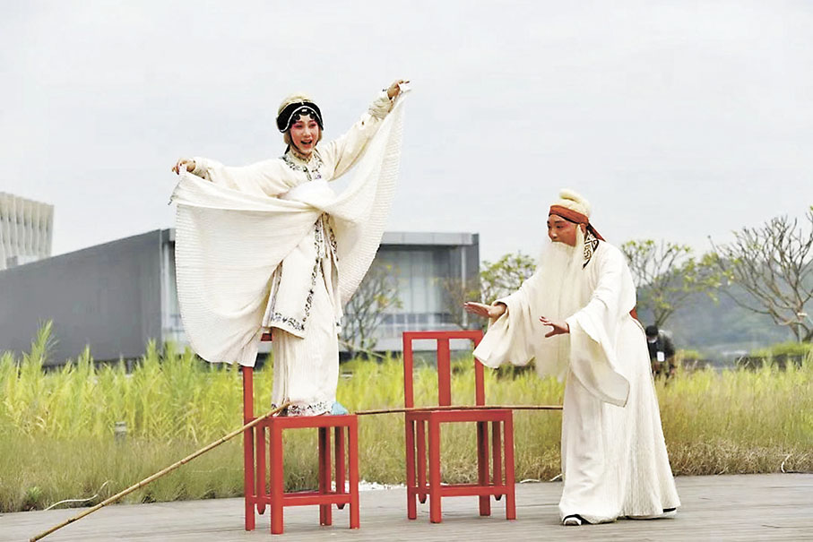 ◆《椅子》變化出不同版本。