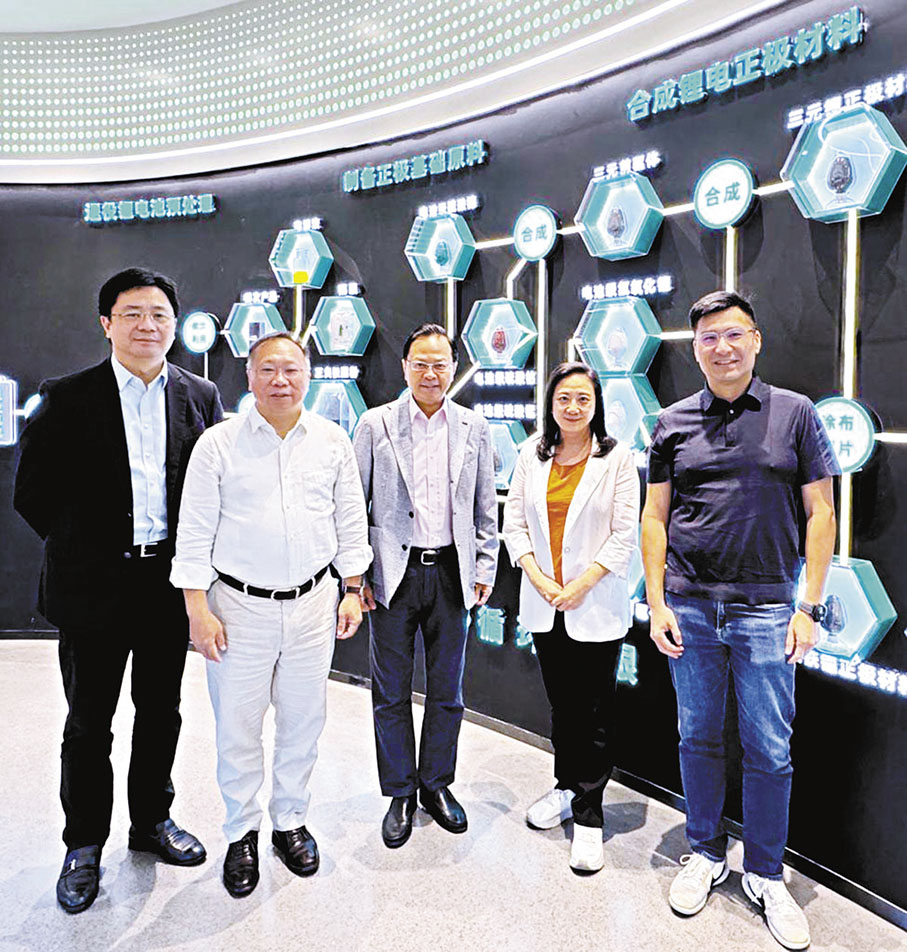◆ 5名立法會議員前日啟程前往廣東肇慶展開一連三天的考察行程，重點考察新能源和創新產業。