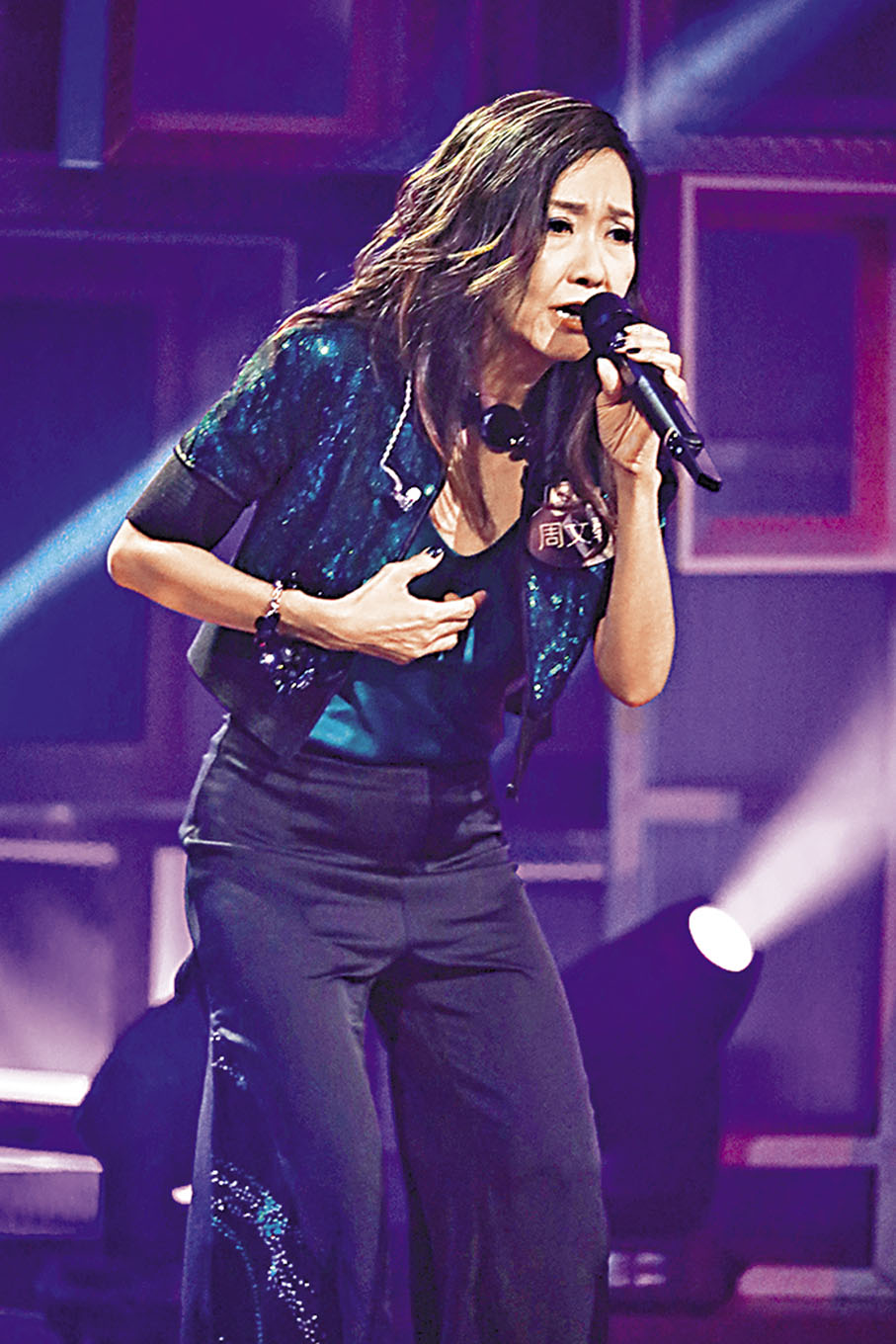 ◆周文馨挑戰英文歌《I Will Survive》時失準不夠氣。