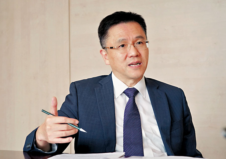 ◆香港特區政府投放100億元的「產學研1+計劃」本月中推出，孫東形容，大學科研人員對計劃反應「異常熱烈」，多所大學都收到四五十份計劃書。 香港文匯報記者曾興偉 攝