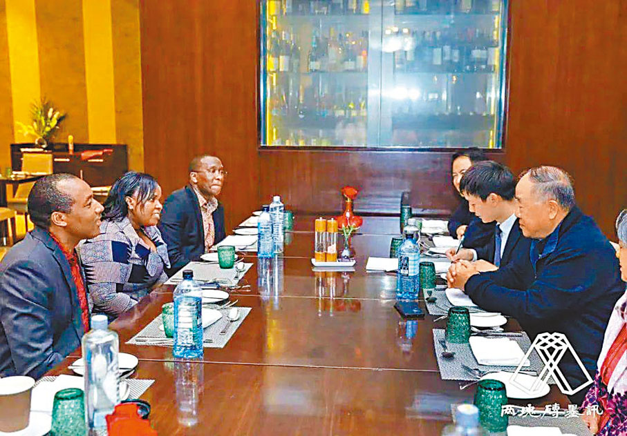 ◆莫言、王振與肯尼亞文化旅遊部長會面。