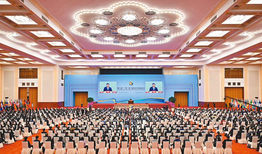 ◆國家主席習近平在北京人民大會堂出席第三屆「一帶一路」國際合作高峰論壇開幕式並發表題為《建設開放包容、互聯互通、共同發展的世界》的主旨演講。     新華社