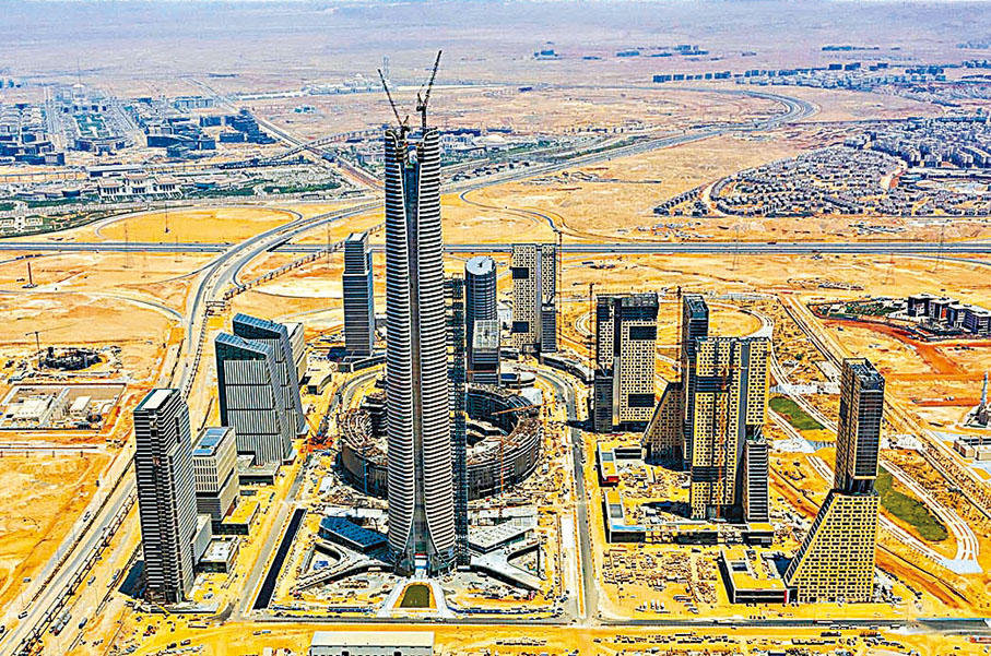 ◆中資企業在埃及承建的385.8米「非洲第一高」標誌塔。圖為埃及新行政首都中央商務區項目。 資料圖片