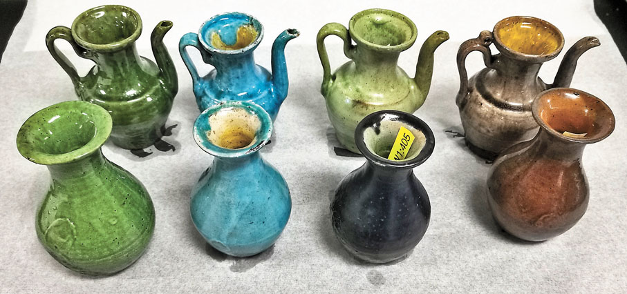 ◆ 南海西北陸坡一號、二號沉船遺址出水的琺華瓶、執壺。