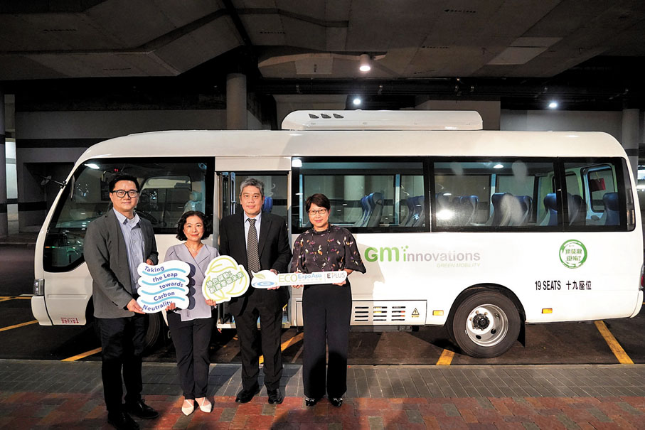 ◆供應商向大眾展示電動小巴。 
