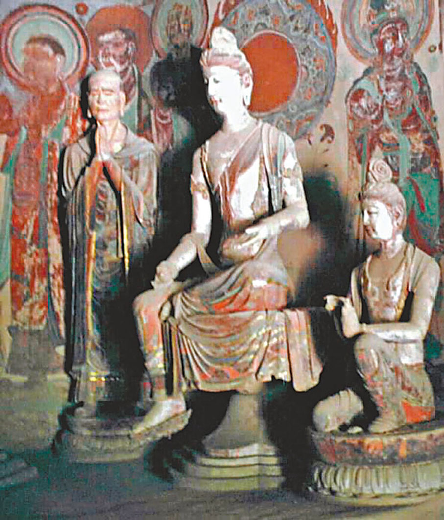 ◆敦煌莫高窟第328窟精美的彩塑和壁畫。新華社