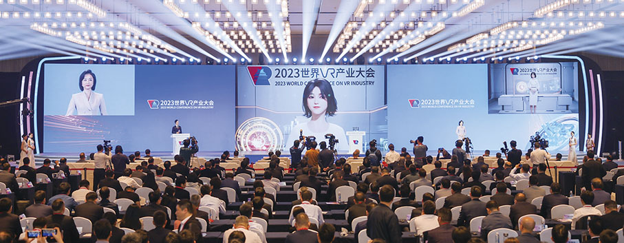 ◆ 虛擬主持人（江小薇3.0）亮相。 許玉宸 攝