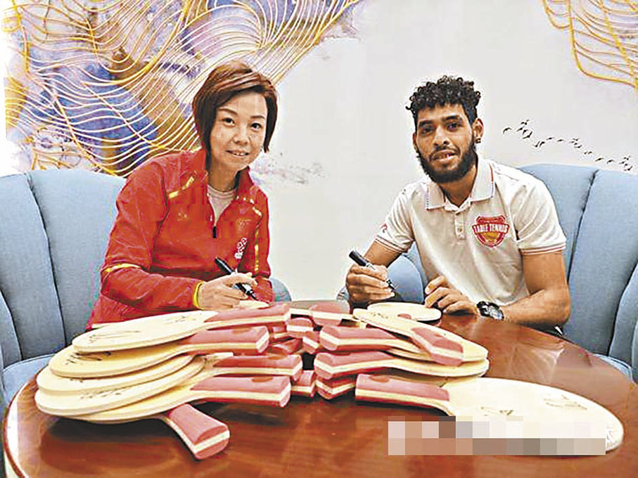 ◆羅伊和師傅張怡寧。 網上圖片