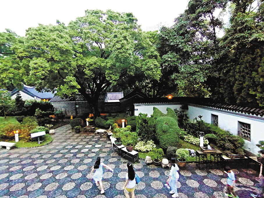 ◆寨城公園也有年輕遊人來參觀拍照，但不是太多遊客知道。