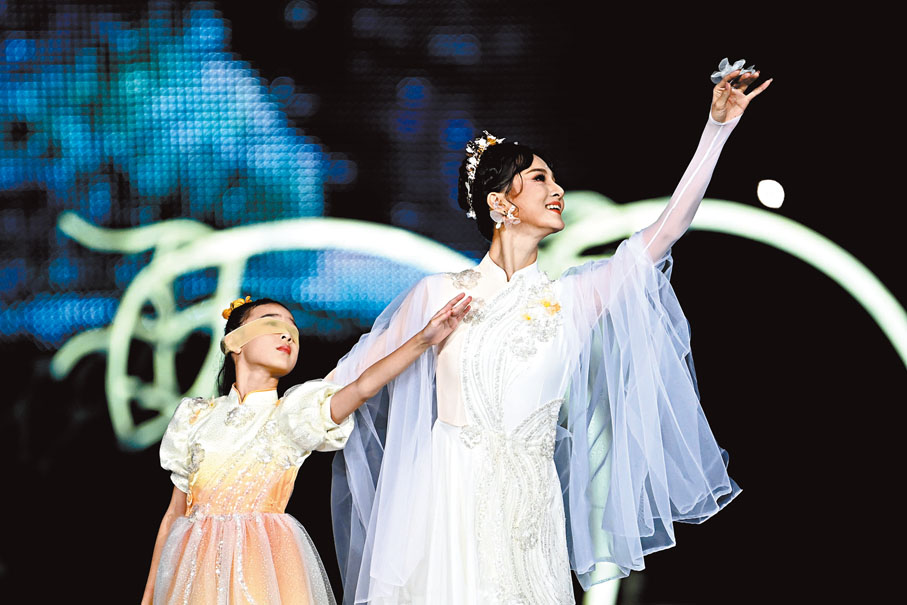 ◆開幕式上的文藝表演。 新華社