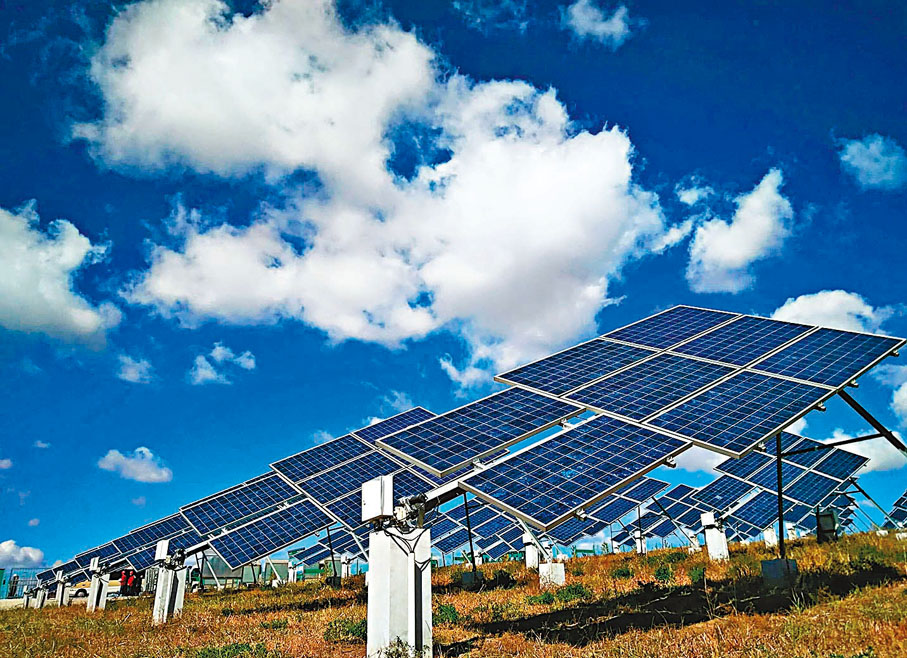 ◆內地光伏產業鏈位居全球領先地位，累計光伏裝機規模為全球第一。圖為內地光伏發電場。