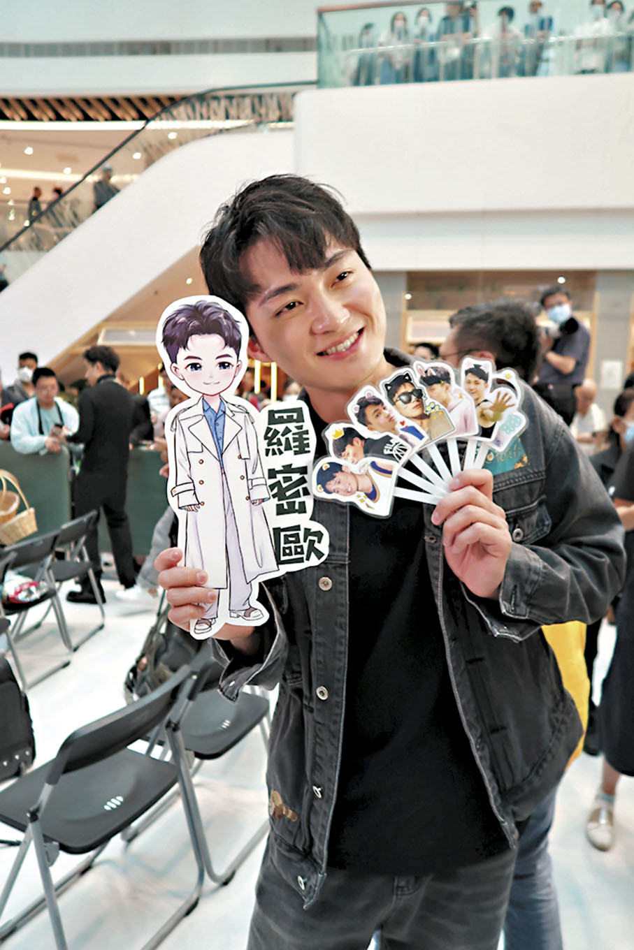 ◆周嘉洛獲粉絲製作應援物支持。