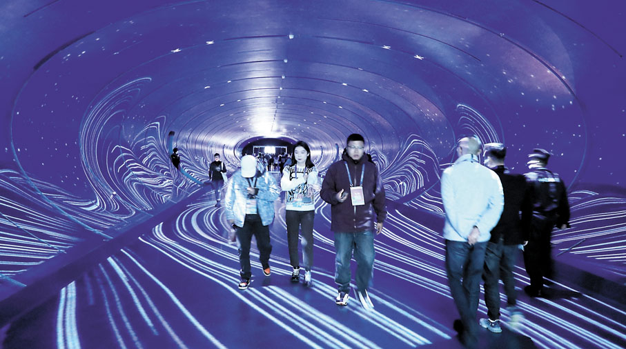 ◆科幻味十足的時光隧道。