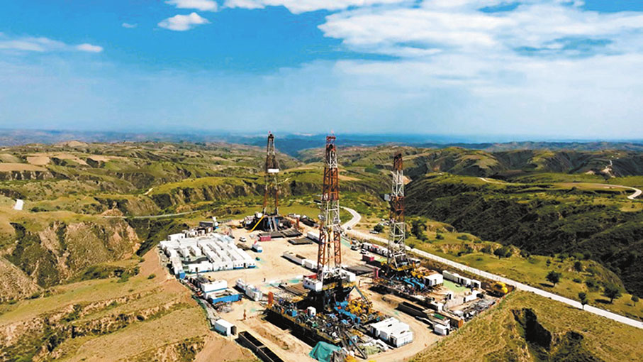 ◆神府深煤層大氣田三鑽機同台作業。 網上圖片