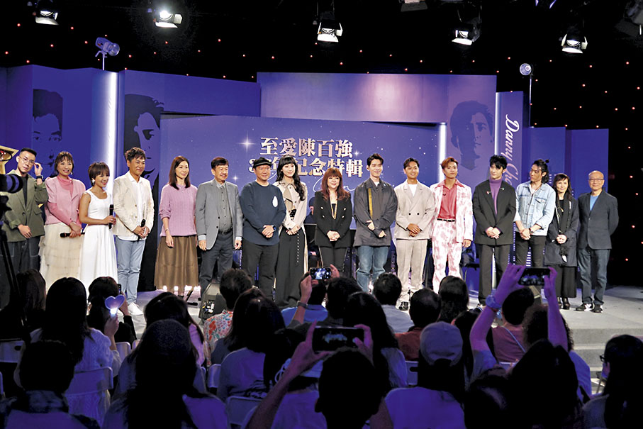 ◆陳百強表妹玲玲（左5）、陳百強兄長陳百靈(左6)與出席嘉賓齊影大合照。