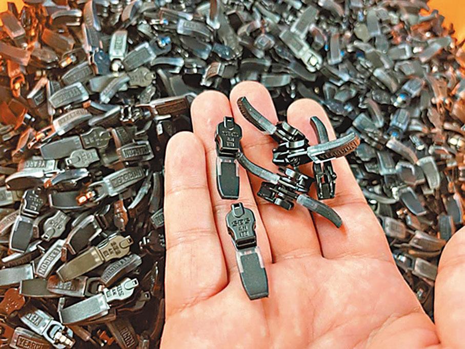 ◆潯興拉鏈通過柔性生產、極速交付，能夠承接全球小批量的個性化定製訂單。香港文匯報廣州傳真