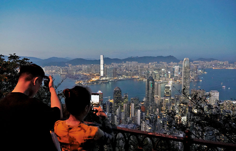 ◆投資移民停辦多年，市場已累積一定需求，相信首年應至少有4,000宗投資移民申請。香港文匯報記者曾興偉  攝