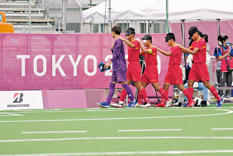 ◆守門員需負責帶領球員出場。  資料圖片