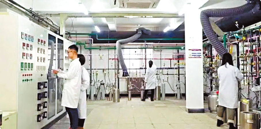 ◆中核集團科研團隊基於近30年持續研發經驗，大膽創新，突破同位素分離過程中卡脖子關鍵技術，首次獲得了公斤級同位素丰度達到99%的鉬-100同位素產品，填補國內該技術領域空白。 網上圖片