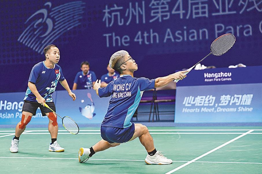 ◆朱文佳（左）與黃鎮炎獲得雙打銀牌。 中國香港殘奧會圖片