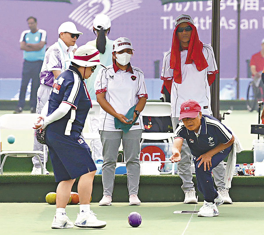 ◆鄧順儀（紅帽）與李志明搭檔奪金。 中國香港殘奧會圖片