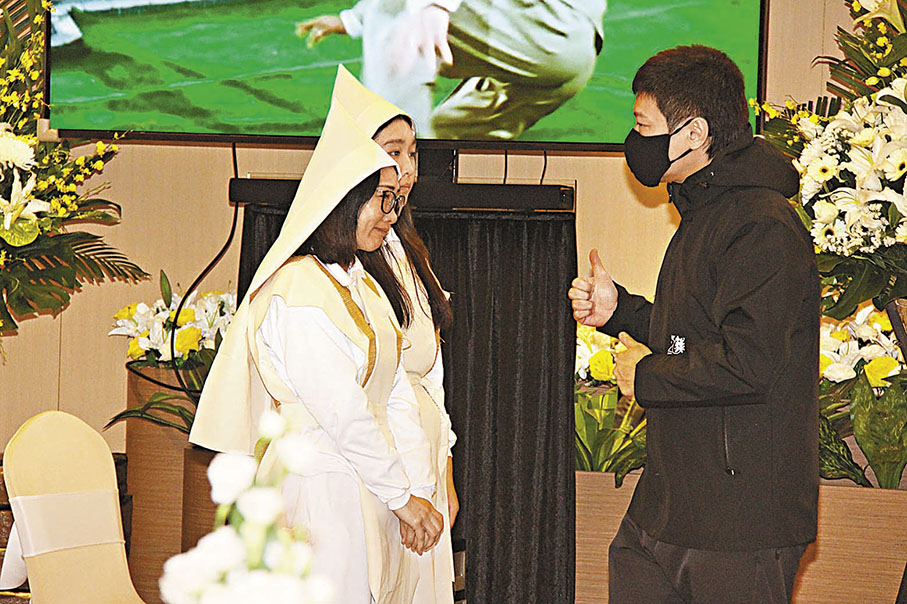 ◆錢嘉樂向孟海的家人致以慰問。