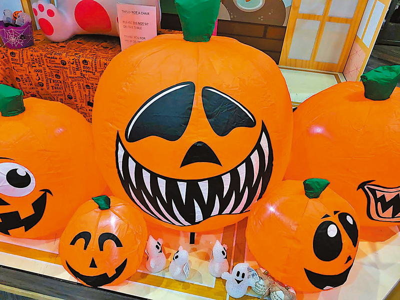 ◆深受兒童歡迎的南瓜形裝飾品可愛鬼馬。    成小智  攝