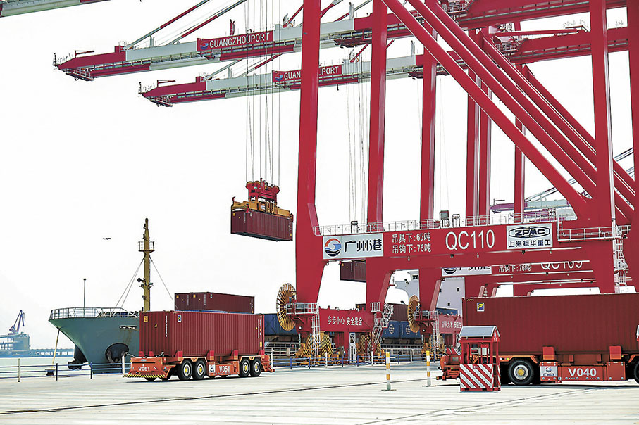 ◆南沙港區四期全自動化碼頭智能化改造後，每年可節約人工成本一億多元人民幣。 香港文匯報記者方俊明 攝