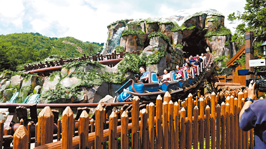 ◆大家可乘過山車在森林中穿梭。