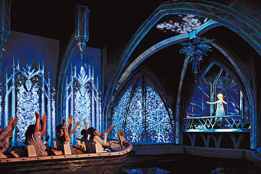 ◆坐船與女王愛莎見面。