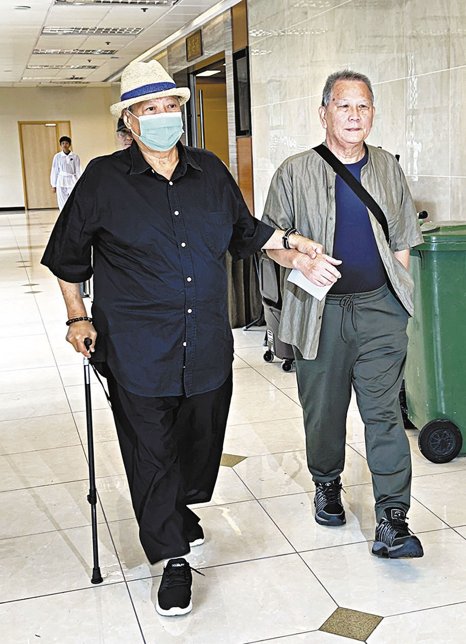 ◆洪金寶到場送別好友最後一程。