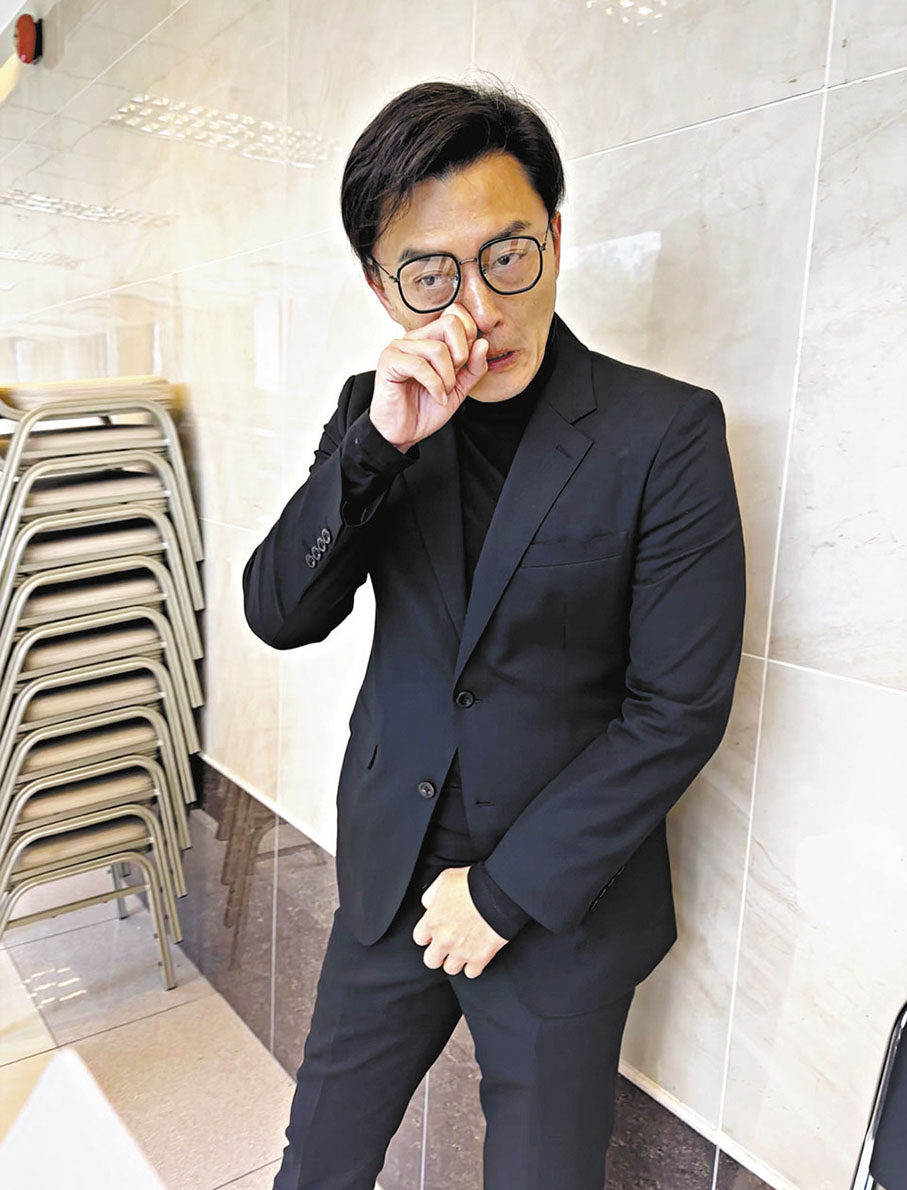 ◆楊明談及孟海忍不住落下男兒淚。