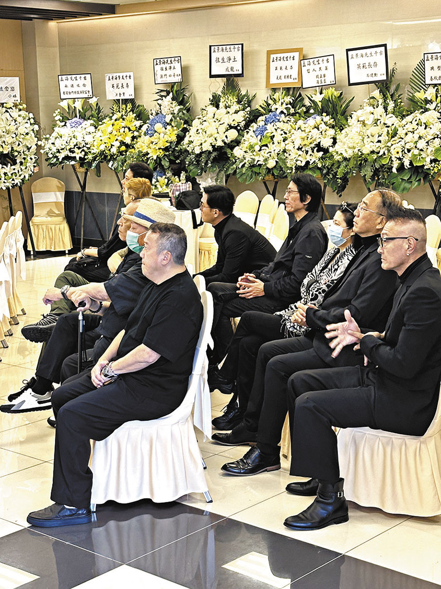 ◆孟海生前一班老友昨日前來送他最後一程。