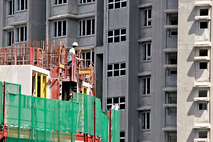 ◆總供應量方面，約三分之一預計在第一個5年期落成。圖為興建中的居屋「啟鑽苑」。 資料圖片