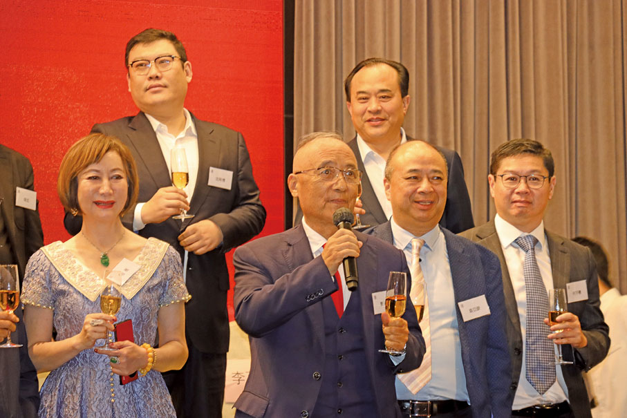 ◆ 香港南通同鄉會常務副會長曹元石致祝酒辭。