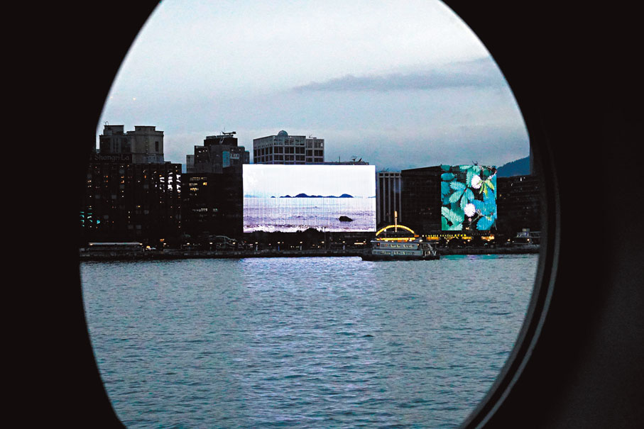 ◆透過「世星號」舷窗欣賞展覽。