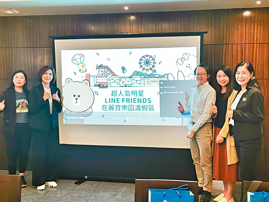 ◆麗寶樂園度假區幾位負責人和航空公司的代表一齊推廣旅遊。