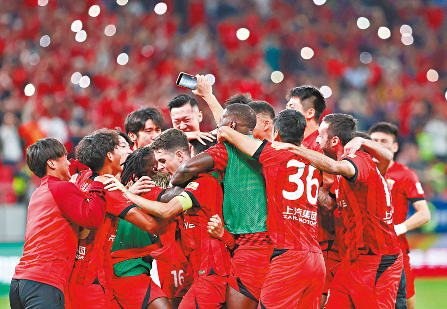 ◆海港隊球員在比賽後慶祝。  新華社