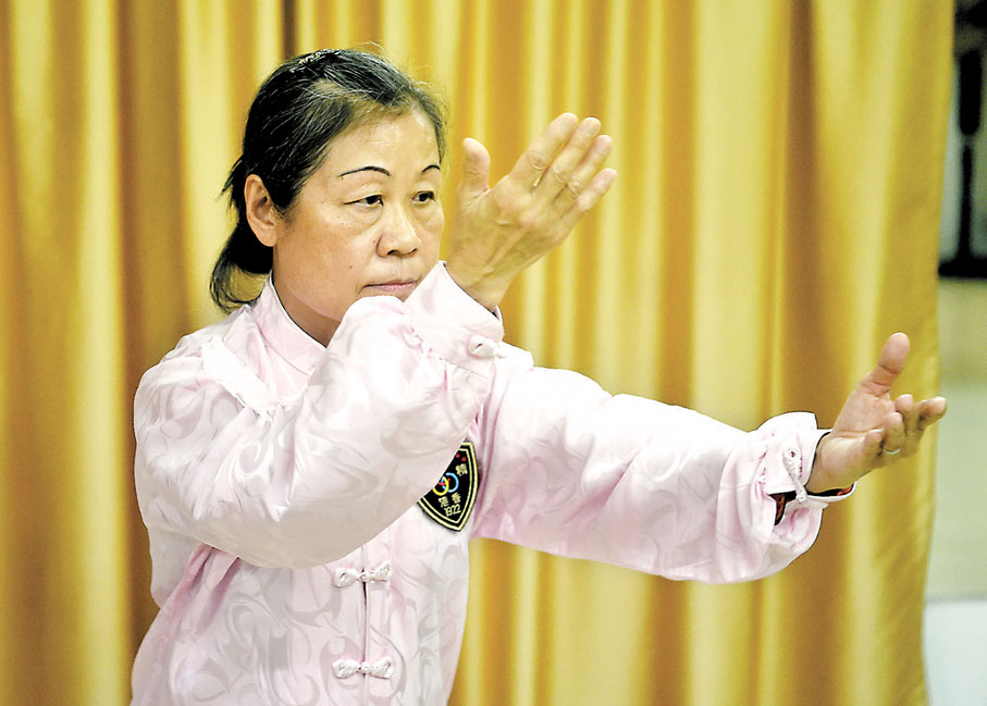 ◆鍾秀霞展示功夫。