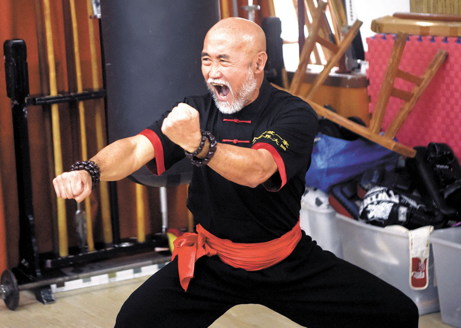 ◆黃飛鴻第三代弟子張本良展示功夫。